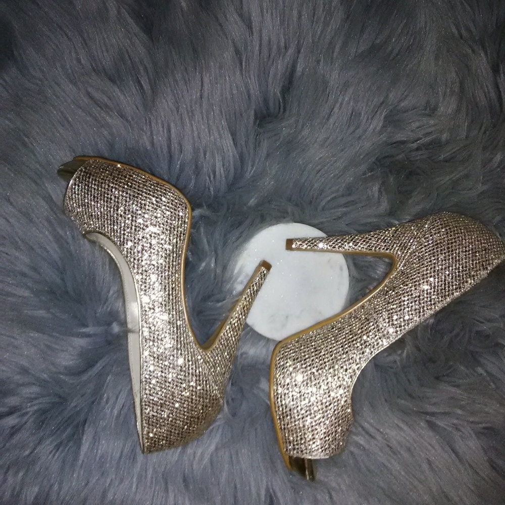 Silver and gold 5" platform pumps